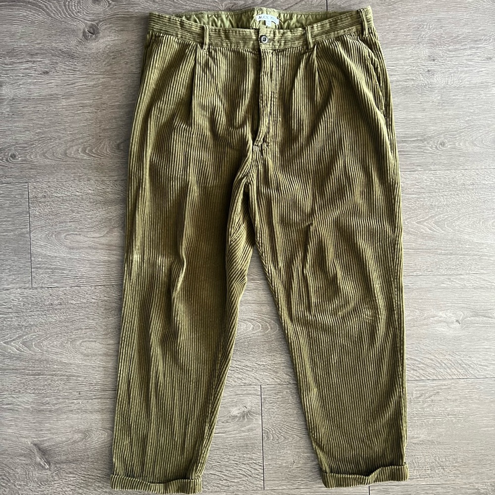 Alex Mill Standard Pleated Pant in Corduroy - Olive - 38